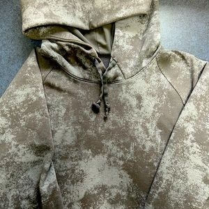 Men’s Lululemon sweatshirt